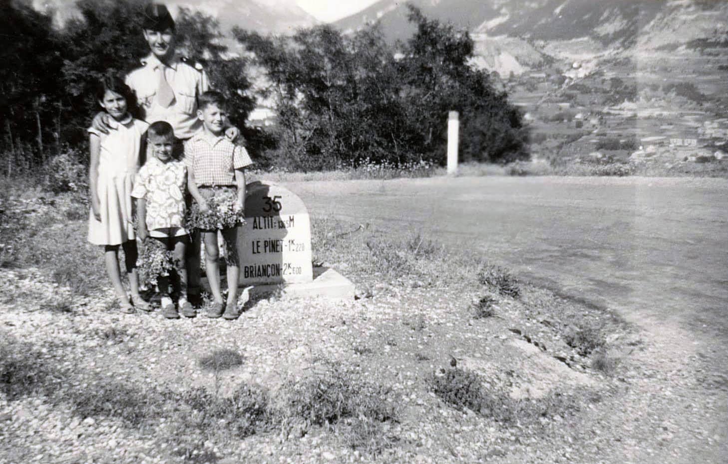 Sur la route de Puy-Saint-André en 1956