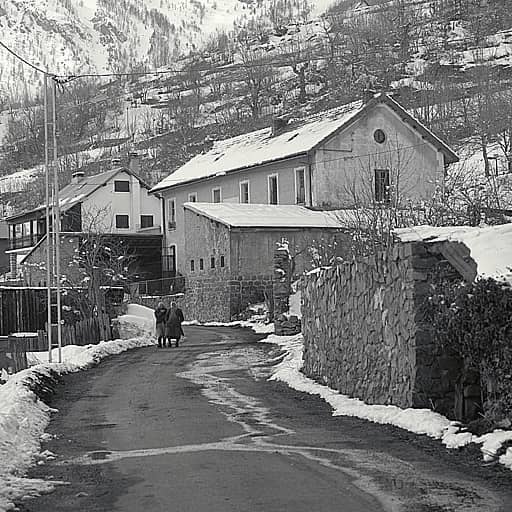 1982 L'école de Puy-Saint-André. Vue prise de l'est